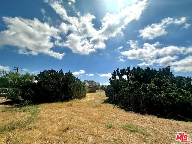 15561 Ash Street, Hesperia, CA 92345