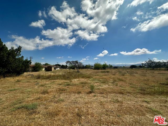 15561 Ash Street, Hesperia, CA 92345