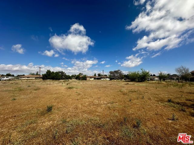 15561 Ash Street, Hesperia, CA 92345