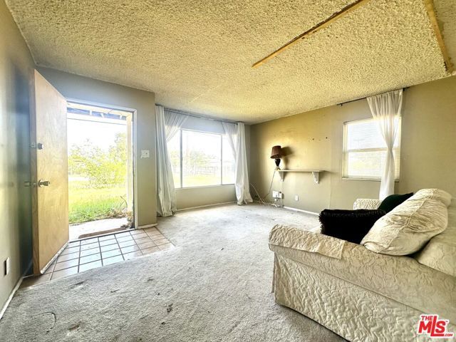 15561 Ash Street, Hesperia, CA 92345