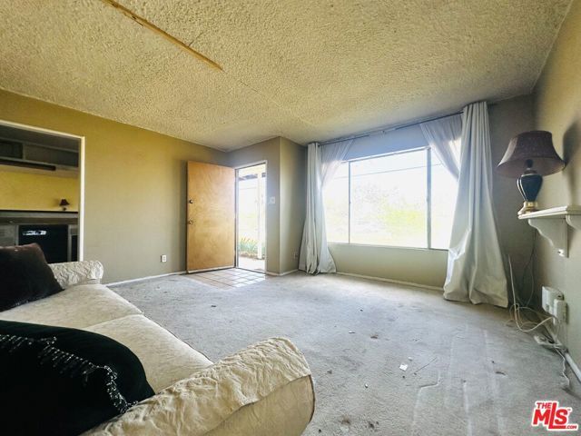 15561 Ash Street, Hesperia, CA 92345