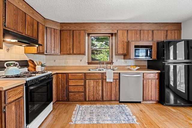 89 W Meadow Rd, Lowell, MA 01854