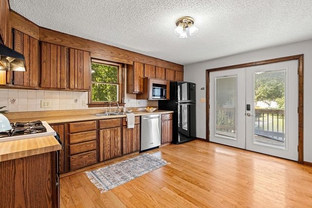 89 W Meadow Rd, Lowell, MA 01854