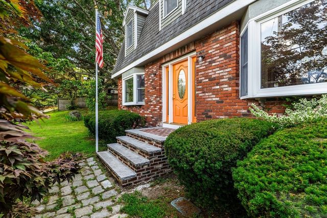 89 W Meadow Rd, Lowell, MA 01854