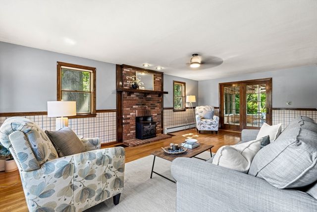 89 W Meadow Rd, Lowell, MA 01854