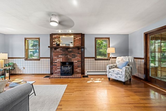 89 W Meadow Rd, Lowell, MA 01854