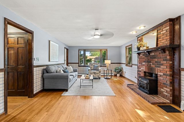 89 W Meadow Rd, Lowell, MA 01854
