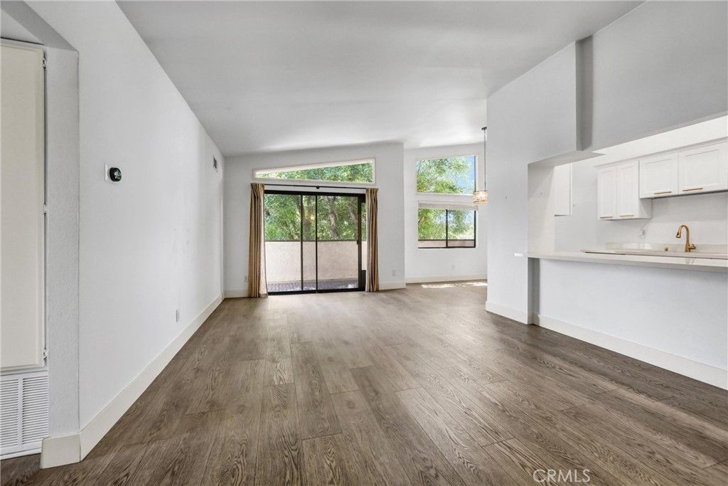 5805 Whitsett Avenue 201, Valley Village, CA 91607 — photo 3