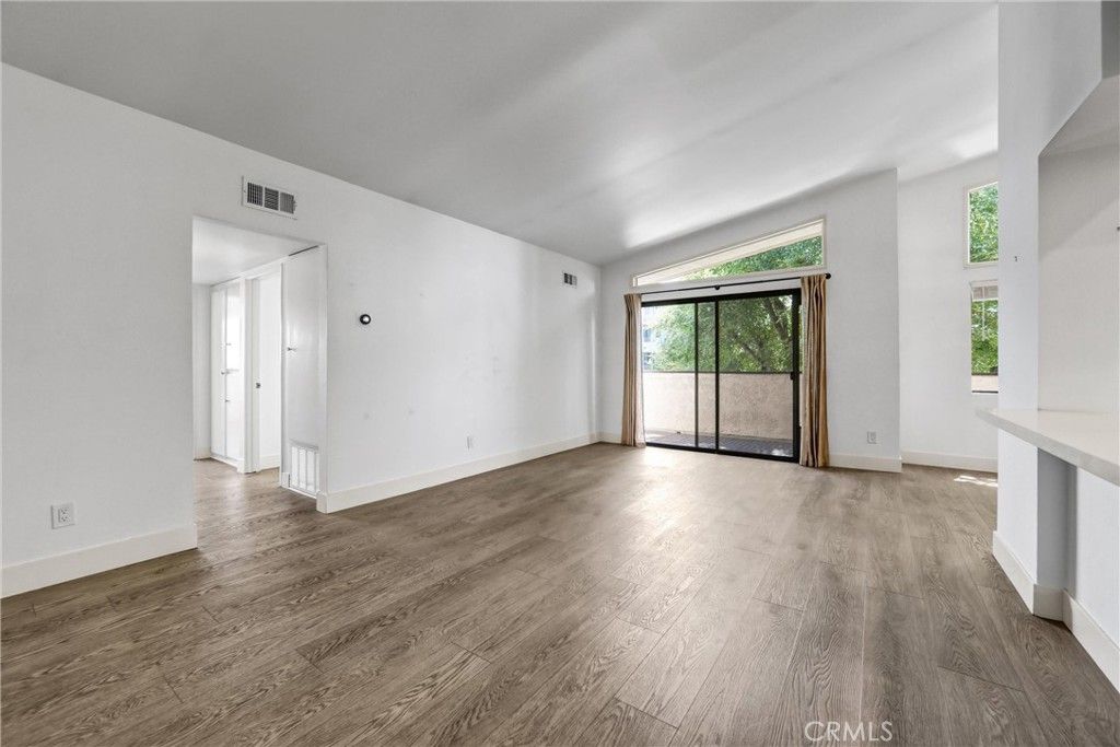 5805 Whitsett Avenue 201, Valley Village, CA 91607 — photo 4