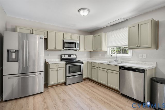 3902 Gloucester Dr, Hopewell, VA 23860