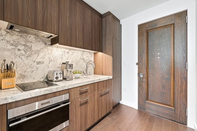 430 Stuart 1618, Boston, MA 02116