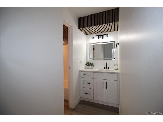 2281 S Vaughn Way 1-209A, Aurora, CO 80014