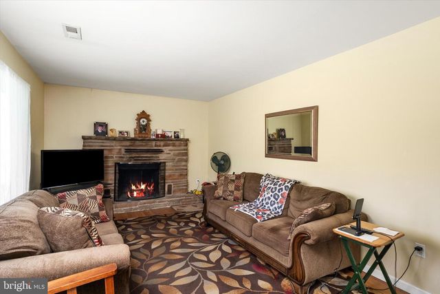 239 BAKERS BASIN RD, Trenton, NJ 08648