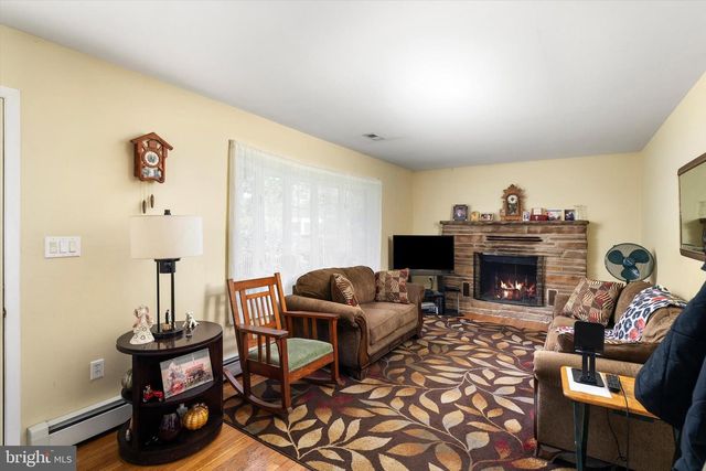 239 BAKERS BASIN RD, Trenton, NJ 08648