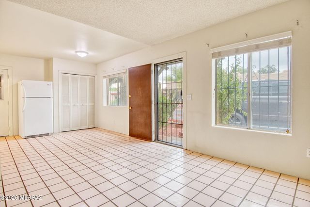 1948 W Amy Drive, Tucson, AZ 85705