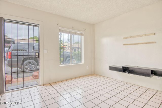 1948 W Amy Drive, Tucson, AZ 85705