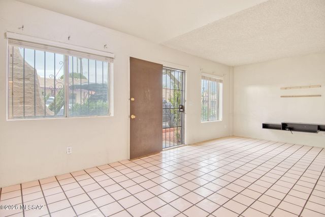 1948 W Amy Drive, Tucson, AZ 85705