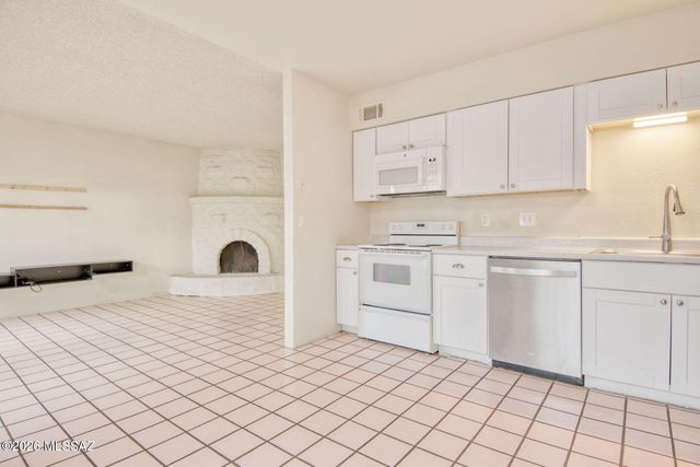 1948 W Amy Drive, Tucson, AZ 85705