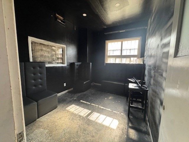 64 Dewey St, Worcester, MA 01610