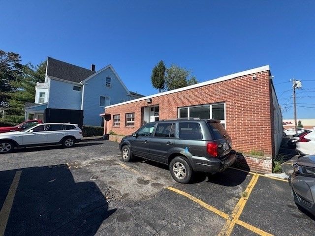 64 Dewey St, Worcester, MA 01610