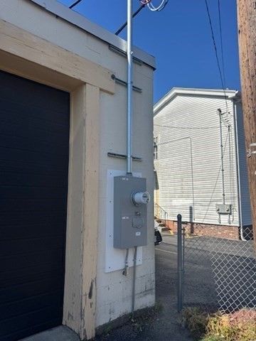 64 Dewey St, Worcester, MA 01610