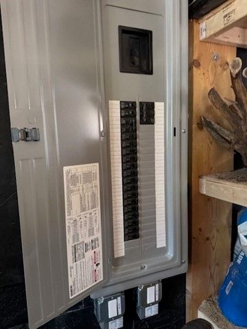 64 Dewey St, Worcester, MA 01610