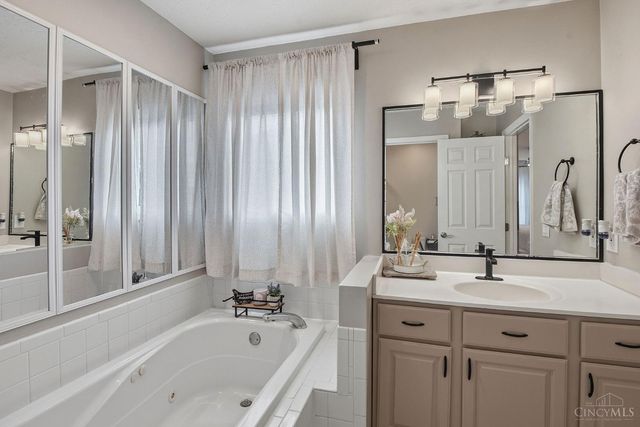 5445 Pine Vista Court, West Chester, OH 45069