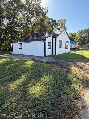 401 E Choctaw Avenue, Sallisaw, OK 74955