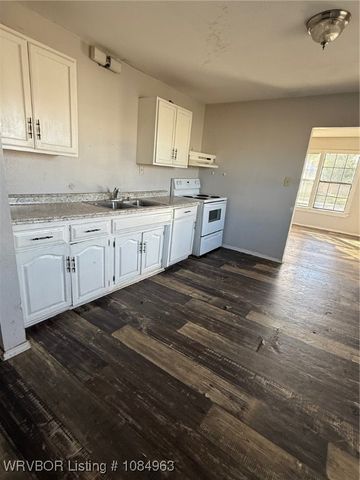 401 E Choctaw Avenue, Sallisaw, OK 74955