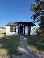 401 E Choctaw Avenue, Sallisaw, OK 74955