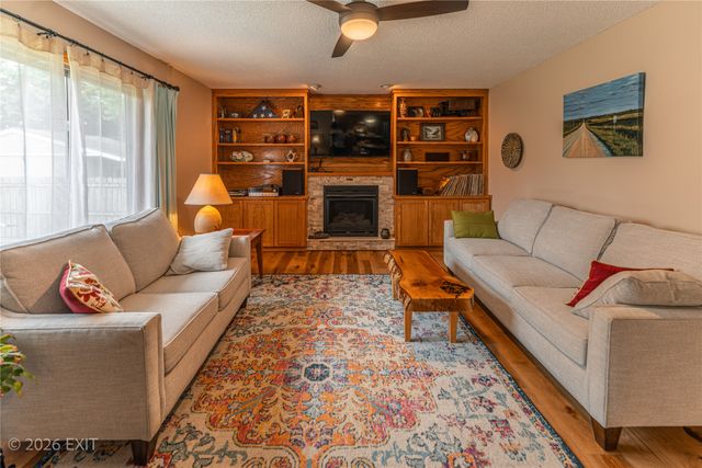 2210 Merle Huff Avenue, Norwalk, IA 50211