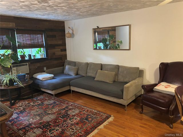 55 Boulevard Knolls, Poughkeepsie, NY 12601