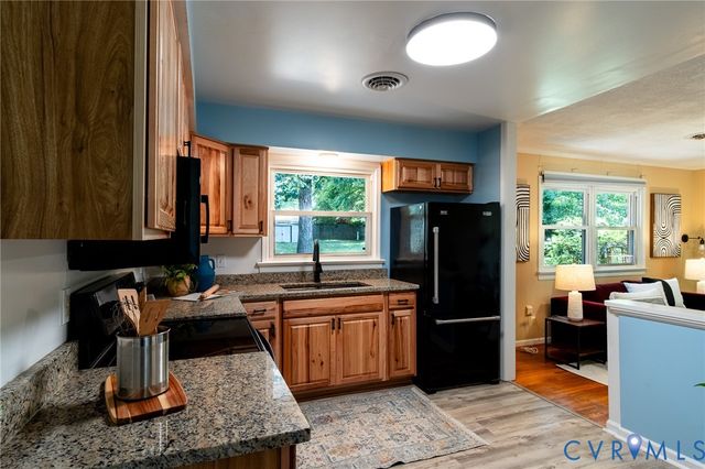 10341 Vineland Rd, North Chesterfield, VA 23235