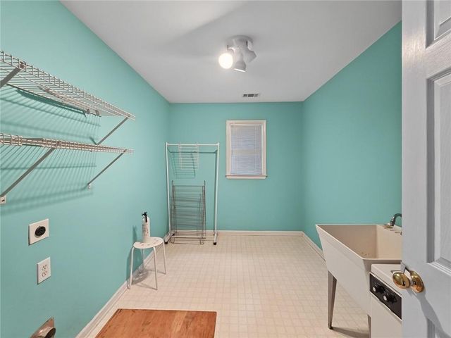 3935 Canterbury Walk Drive, Duluth, GA 30097
