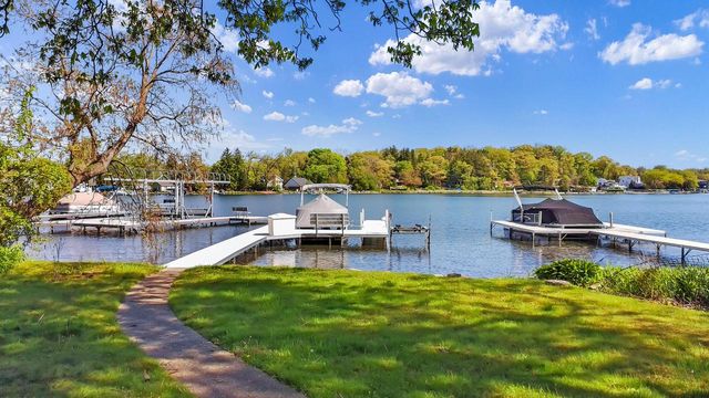 354 Indian Point ROAD, Twin Lakes, WI 53181