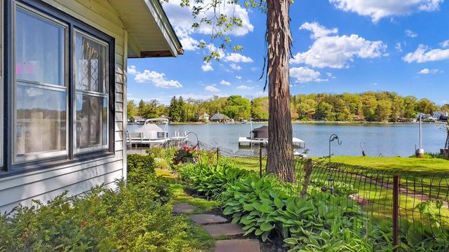 354 Indian Point ROAD, Twin Lakes, WI 53181