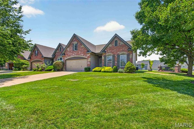 115 Long And Winding Road, St Peters, MO 63376