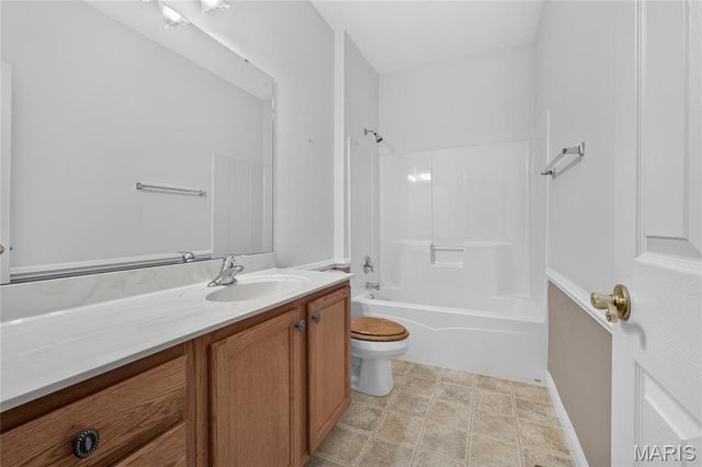 115 Long And Winding Road, St Peters, MO 63376