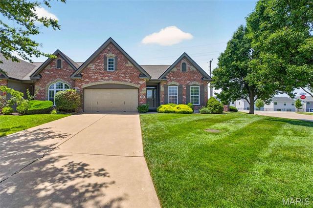 115 Long And Winding Road, St Peters, MO 63376