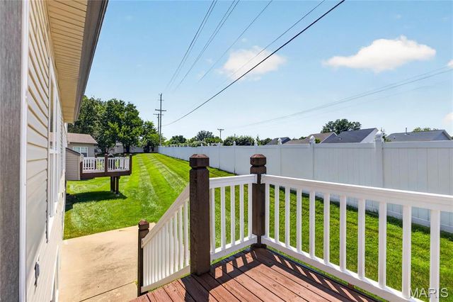 115 Long And Winding Road, St Peters, MO 63376