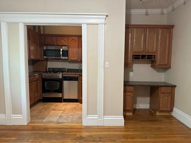 31 Queensberry St. 6, Boston, MA 02215