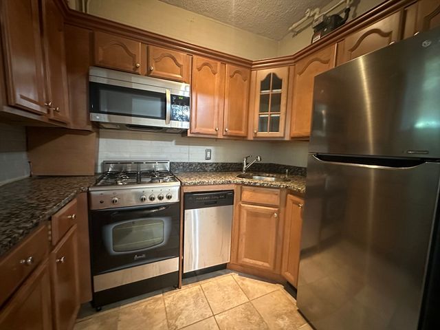 31 Queensberry St. 6, Boston, MA 02215