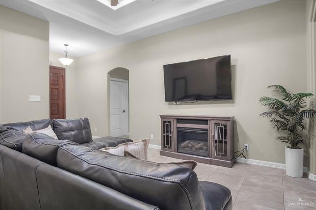 2512 E Imperial Oaks Drive Drive, Alton, TX 78573