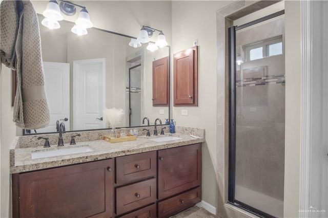 2512 E Imperial Oaks Drive Drive, Alton, TX 78573