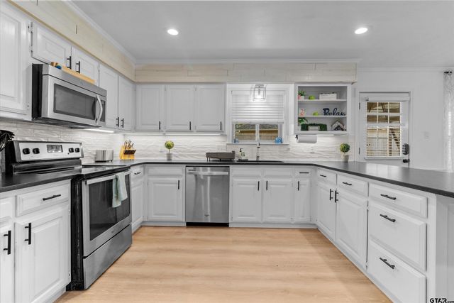10801 Harvest Wood Dr, Tyler, TX 75703