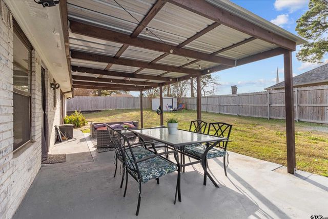 10801 Harvest Wood Dr, Tyler, TX 75703