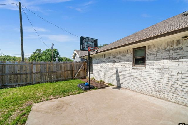 10801 Harvest Wood Dr, Tyler, TX 75703