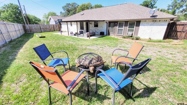 10801 Harvest Wood Dr, Tyler, TX 75703