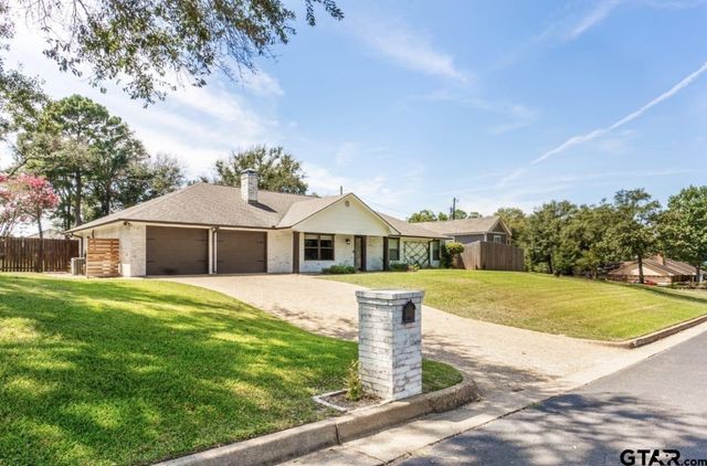 10801 Harvest Wood Dr, Tyler, TX 75703