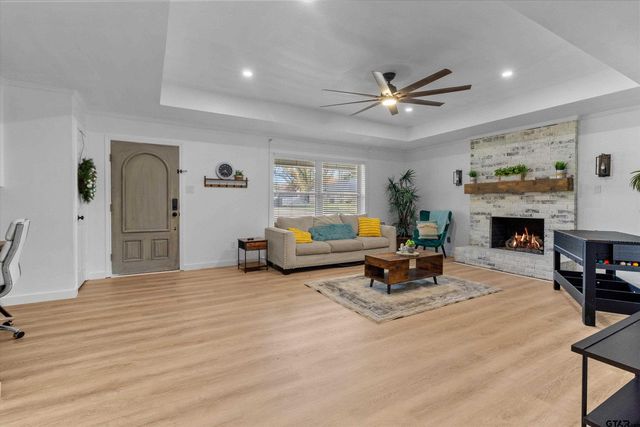 10801 Harvest Wood Dr, Tyler, TX 75703